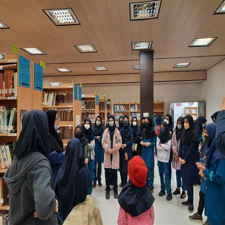 بازدید دانش آموزان مدرسۀ ابریشم چی در هفته کتاب