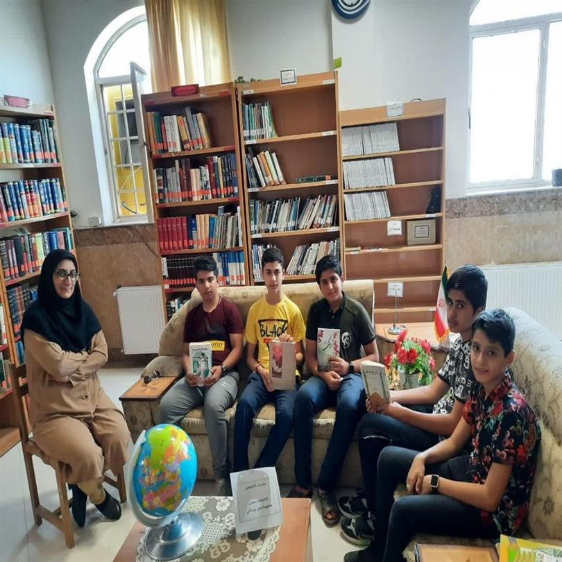 نشست کتابخوان با حضور اعضای فعال کتابخانه
